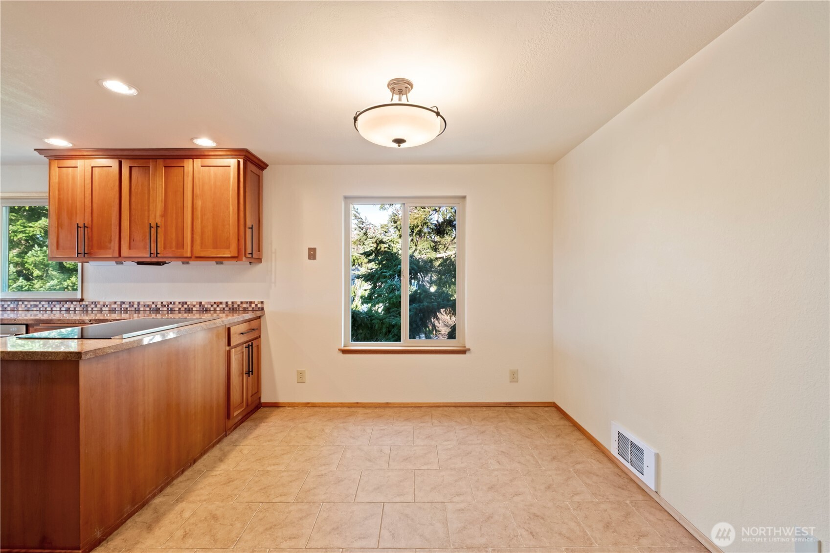 132 North 132nd Street, Unit 402 Seattle, WA 98133 - Photo 28 of 39