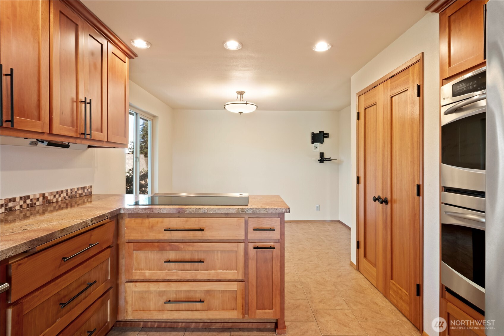 132 North 132nd Street, Unit 402 Seattle, WA 98133 - Photo 29 of 39