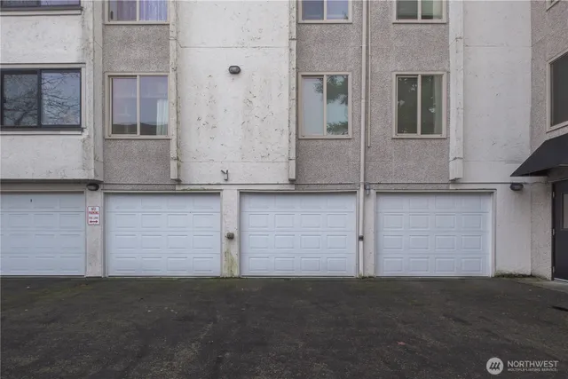 $725,000 | 132 North 132nd Street, Unit 402, Seattle, WA 98133