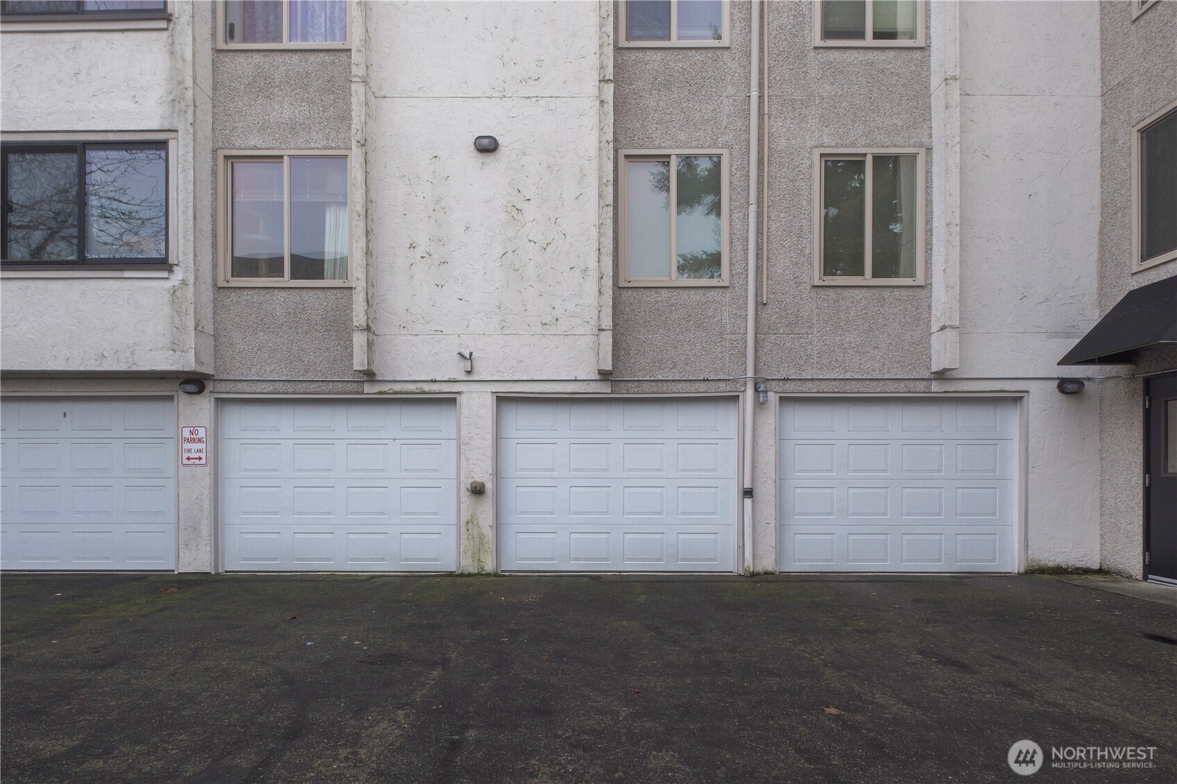 132 North 132nd Street, Unit 402 Seattle, WA 98133 - Photo 37 of 39