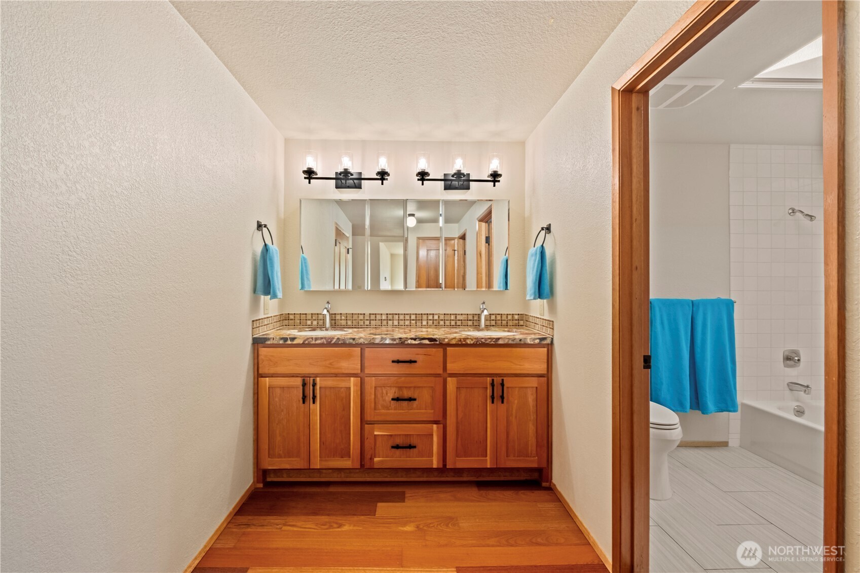 132 North 132nd Street, Unit 402 Seattle, WA 98133 - Photo 9 of 39