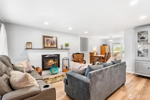 $550,000 | 31435 10th Avenue South, Federal Way, WA 98003