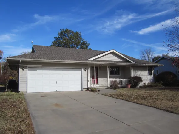 $175,000 | 226 East Hickory Street, Hesston, KS 67062