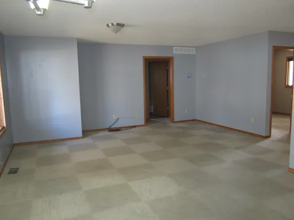 $175,000 | 226 East Hickory Street, Hesston, KS 67062