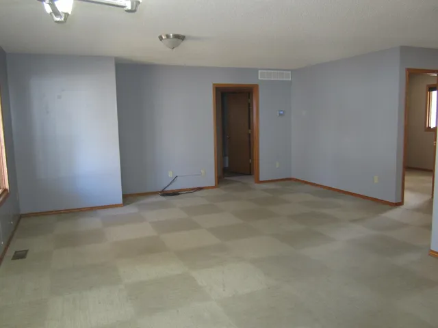 $175,000 | 226 East Hickory Street, Hesston, KS 67062