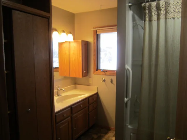 $175,000 | 226 East Hickory Street, Hesston, KS 67062