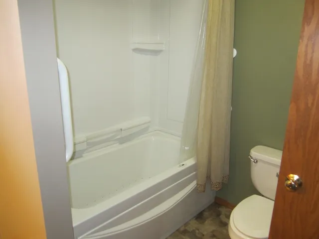 $175,000 | 226 East Hickory Street, Hesston, KS 67062