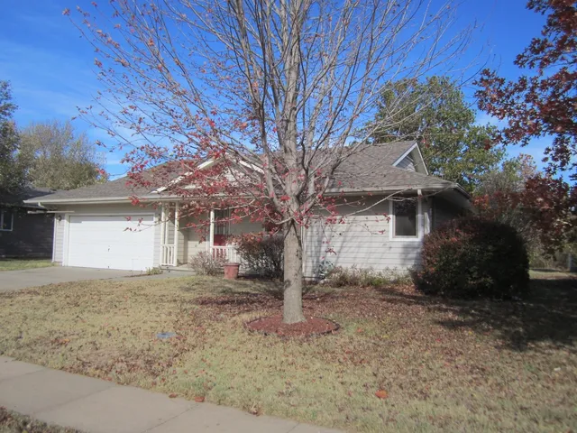 $175,000 | 226 East Hickory Street, Hesston, KS 67062