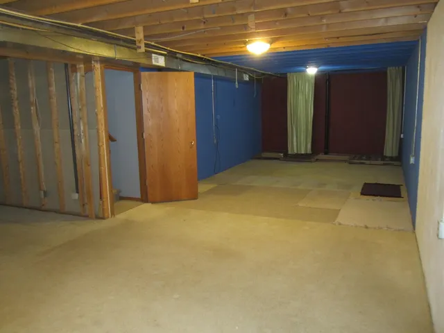 $175,000 | 226 East Hickory Street, Hesston, KS 67062