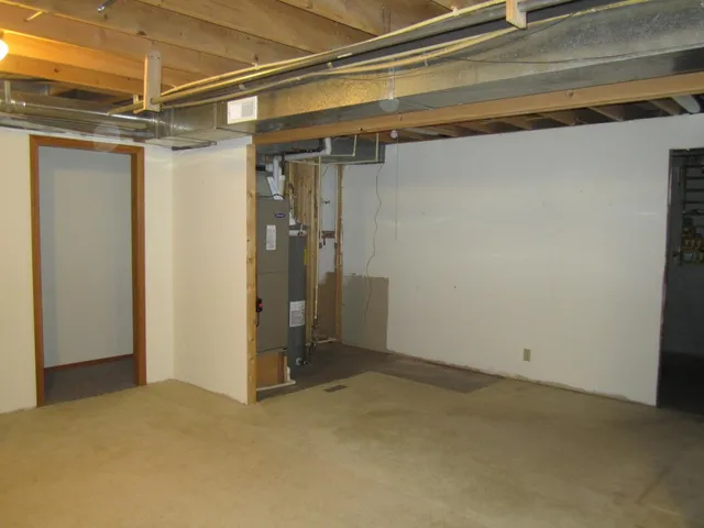 $175,000 | 226 East Hickory Street, Hesston, KS 67062