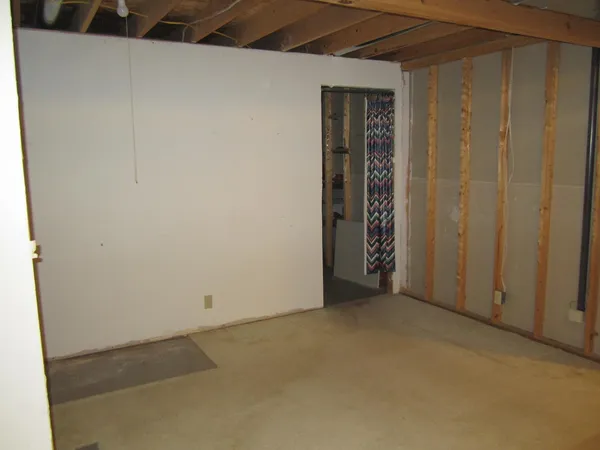 $175,000 | 226 East Hickory Street, Hesston, KS 67062