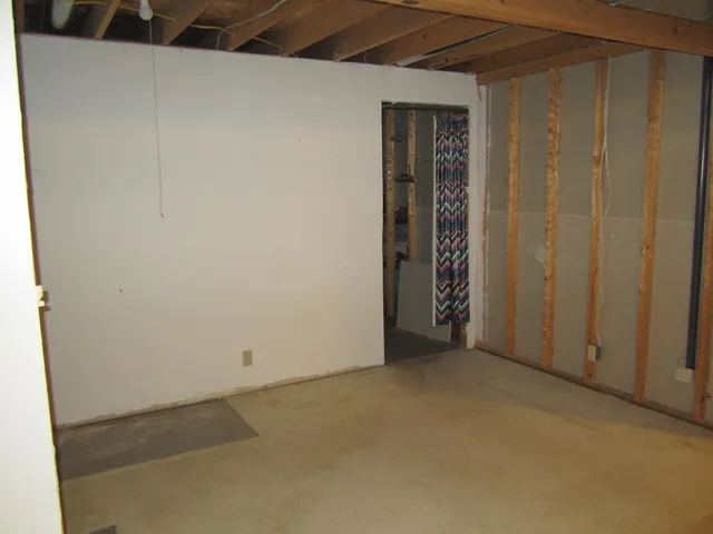 $175,000 | 226 East Hickory Street, Hesston, KS 67062