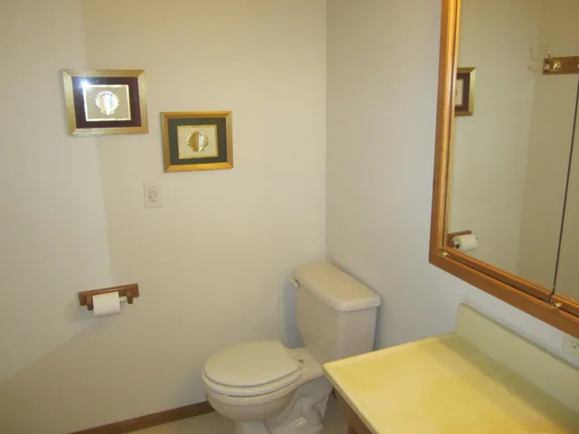 $175,000 | 226 East Hickory Street, Hesston, KS 67062