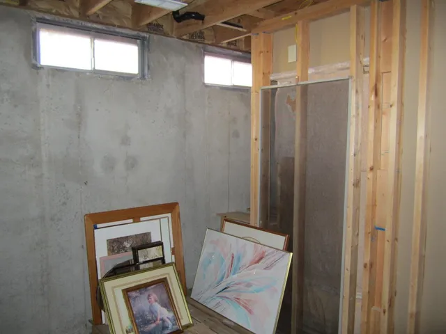 $175,000 | 226 East Hickory Street, Hesston, KS 67062