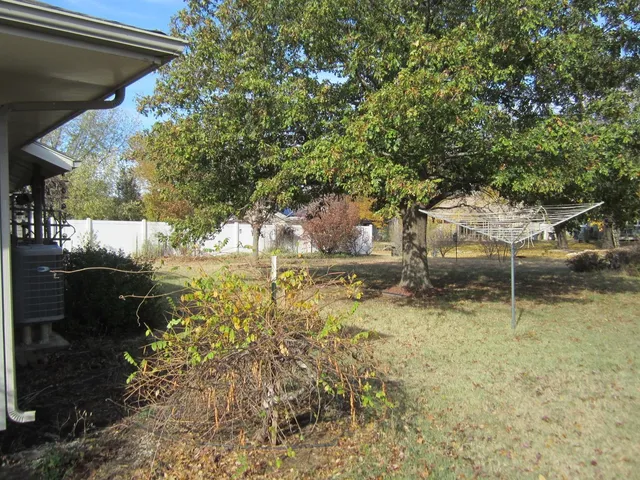 $175,000 | 226 East Hickory Street, Hesston, KS 67062