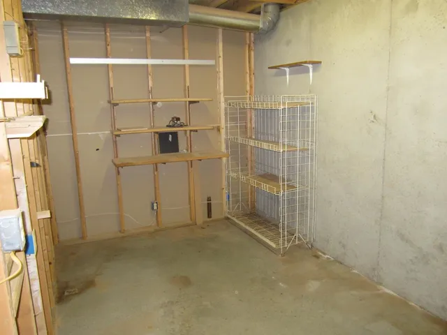 $175,000 | 226 East Hickory Street, Hesston, KS 67062