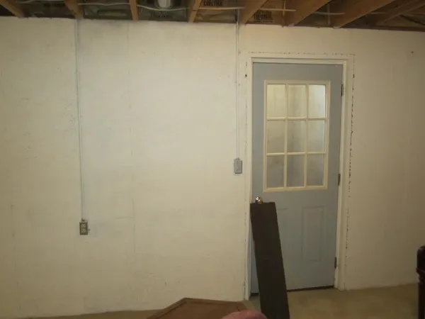 $175,000 | 226 East Hickory Street, Hesston, KS 67062