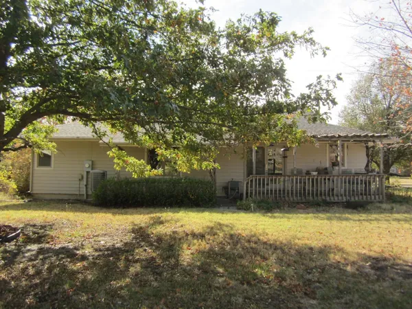 $175,000 | 226 East Hickory Street, Hesston, KS 67062