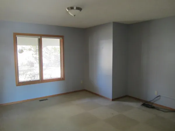 $175,000 | 226 East Hickory Street, Hesston, KS 67062