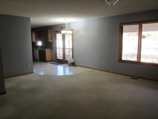 $175,000 | 226 East Hickory Street, Hesston, KS 67062