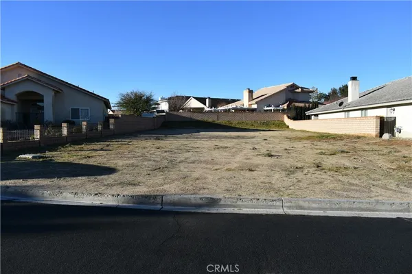 a view of a backyard of the house