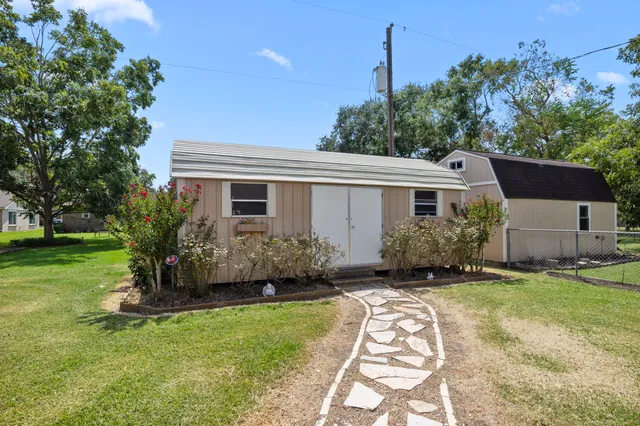 $399,000 | 719 Clubside Drive, East Bernard, TX 77435