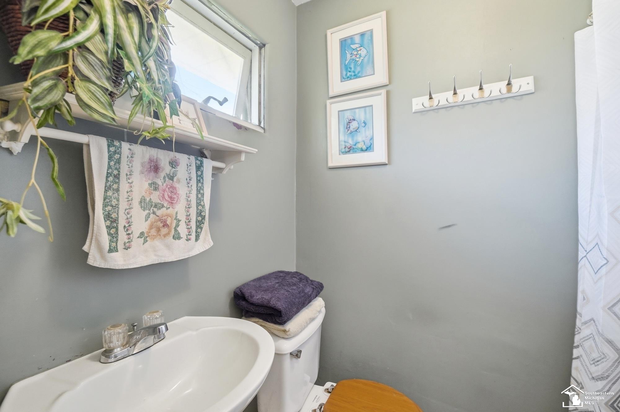 904 Custer Street Monroe, MI 48161 - Photo 33 of 42 50213237-9f09d813-0e39-4e1d-a8f3-7d24369e4b24.JPG