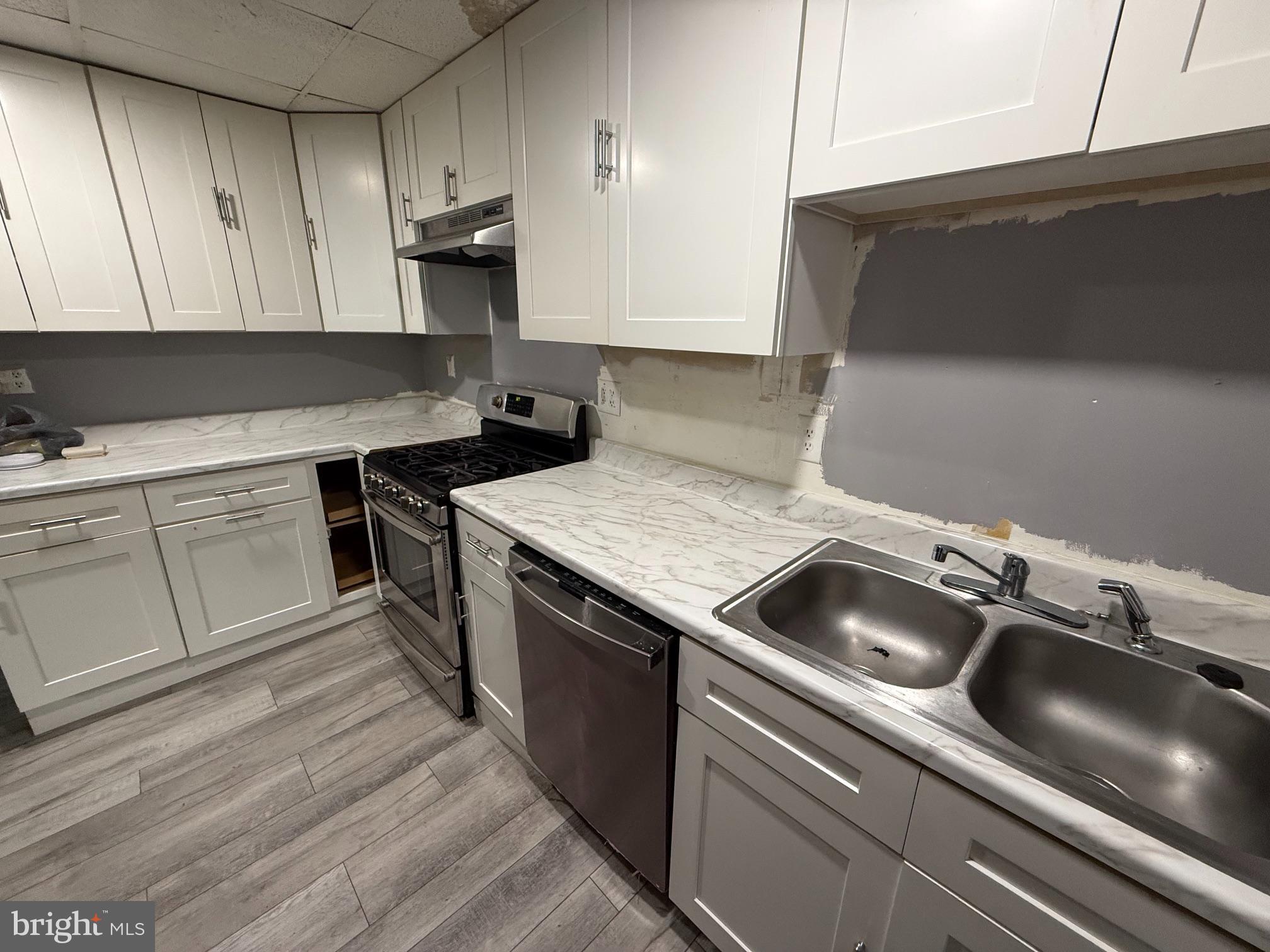 212 Warren Street, Unit 2 Beverly, NJ 08010 - Photo 17 of 33 Unit 2 Kitchen