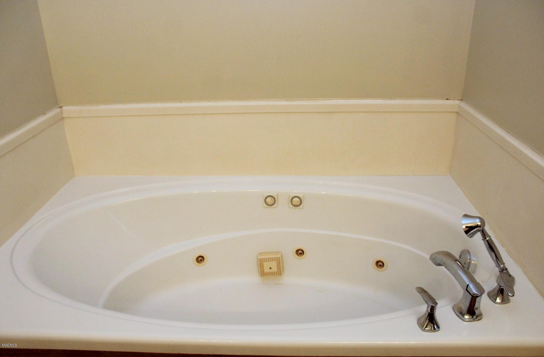 2915 Lee Pierce Road Moss Point, MS 39562 - Photo 14 of 40 Master Bathroom