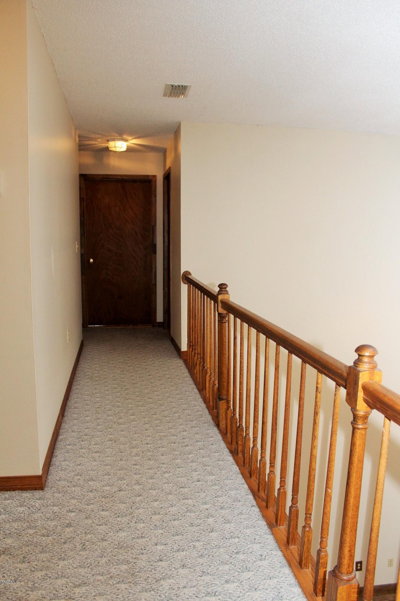 2915 Lee Pierce Road Moss Point, MS 39562 - Photo 27 of 40 Upstairs