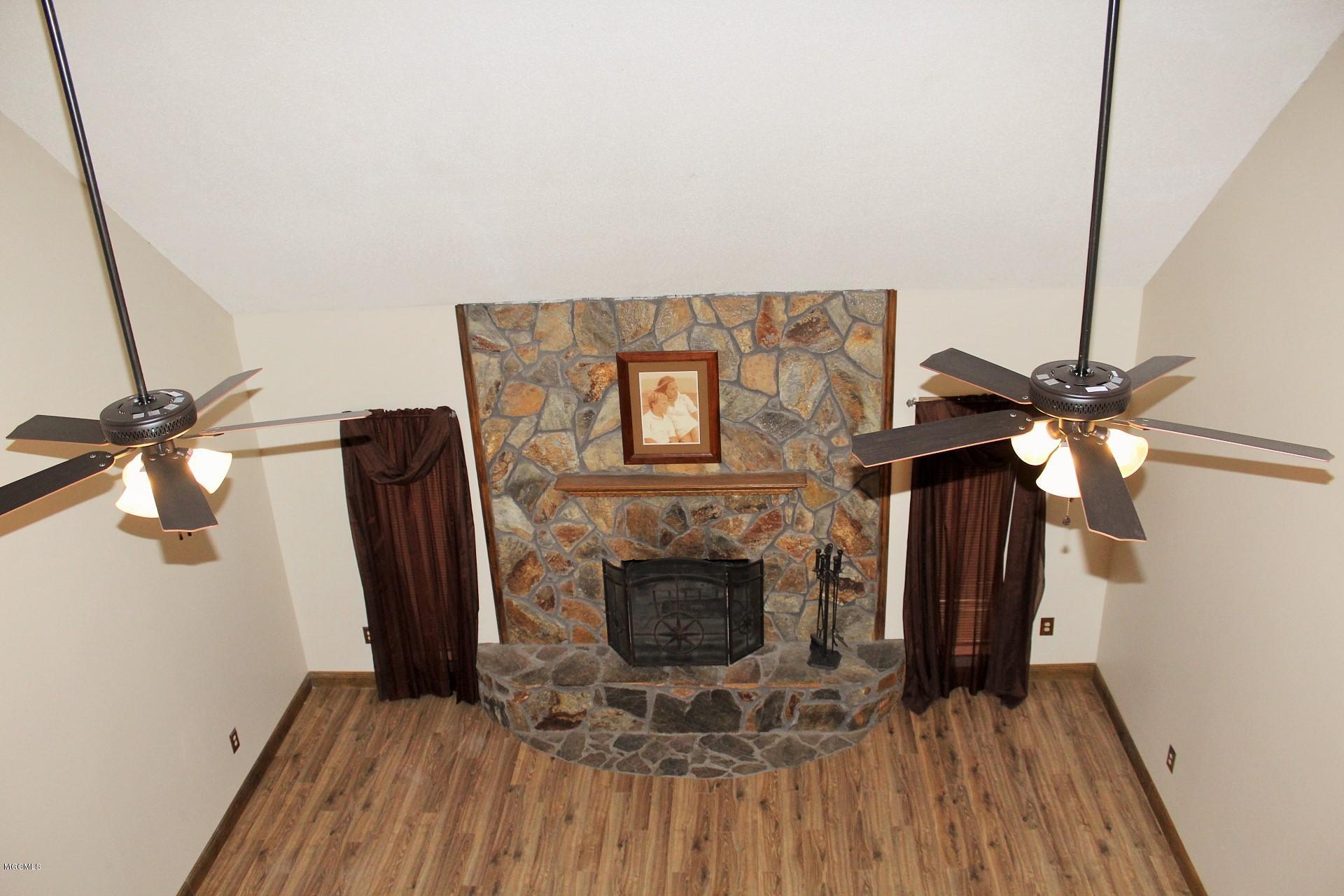 2915 Lee Pierce Road Moss Point, MS 39562 - Photo 28 of 40 Living Room