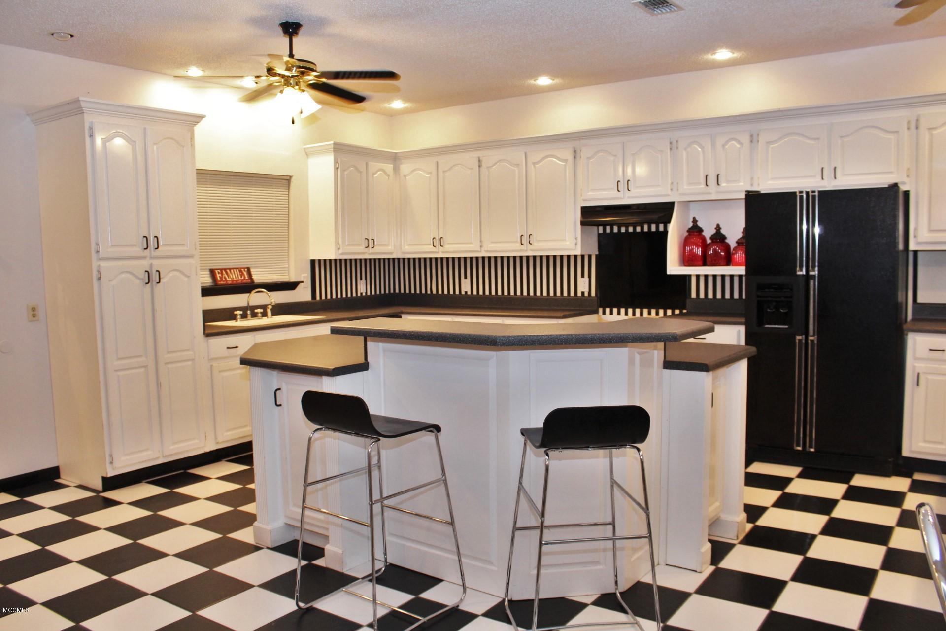 2915 Lee Pierce Road Moss Point, MS 39562 - Photo 4 of 40 Kitchen