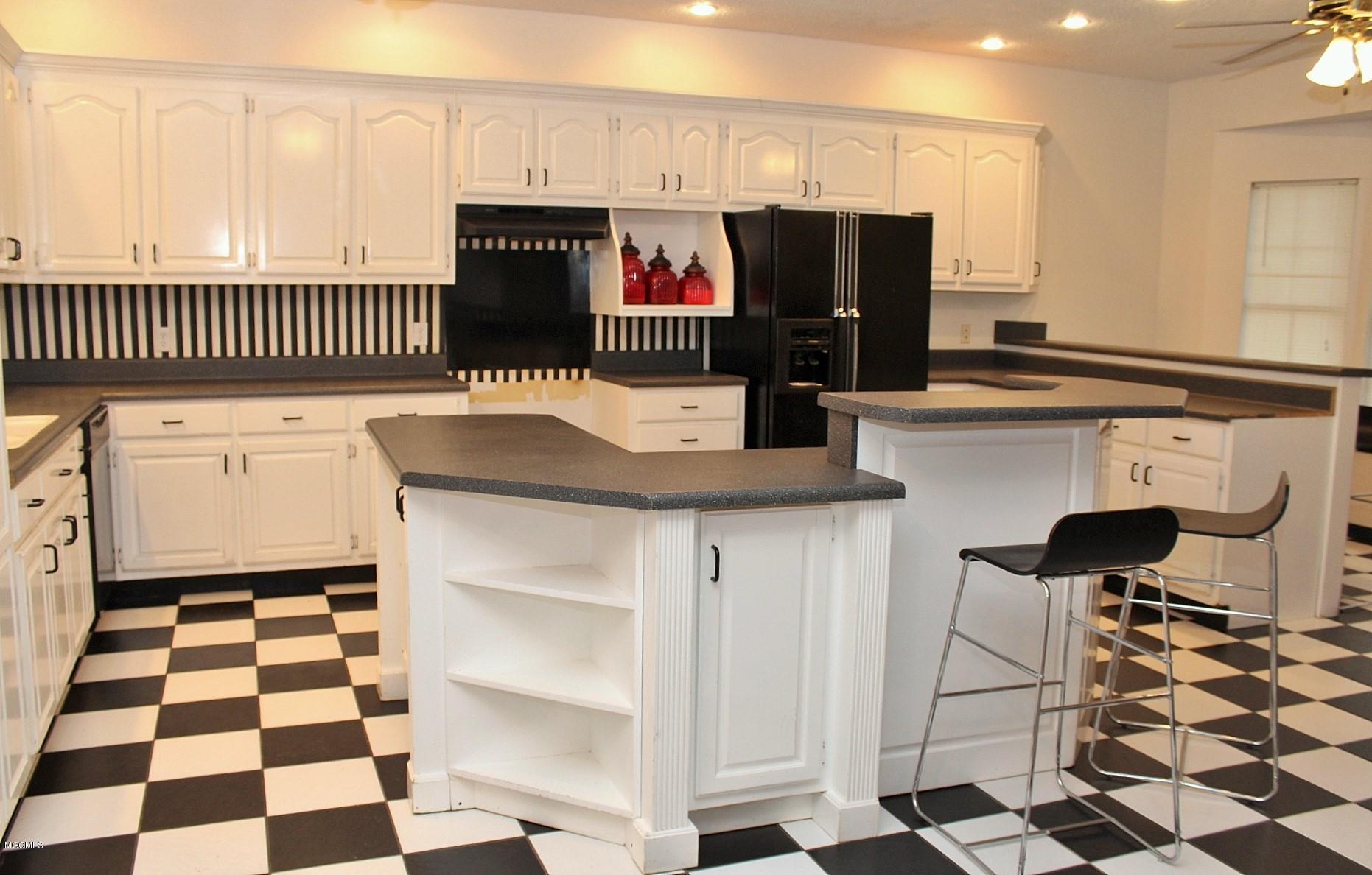 2915 Lee Pierce Road Moss Point, MS 39562 - Photo 5 of 40 Kitchen