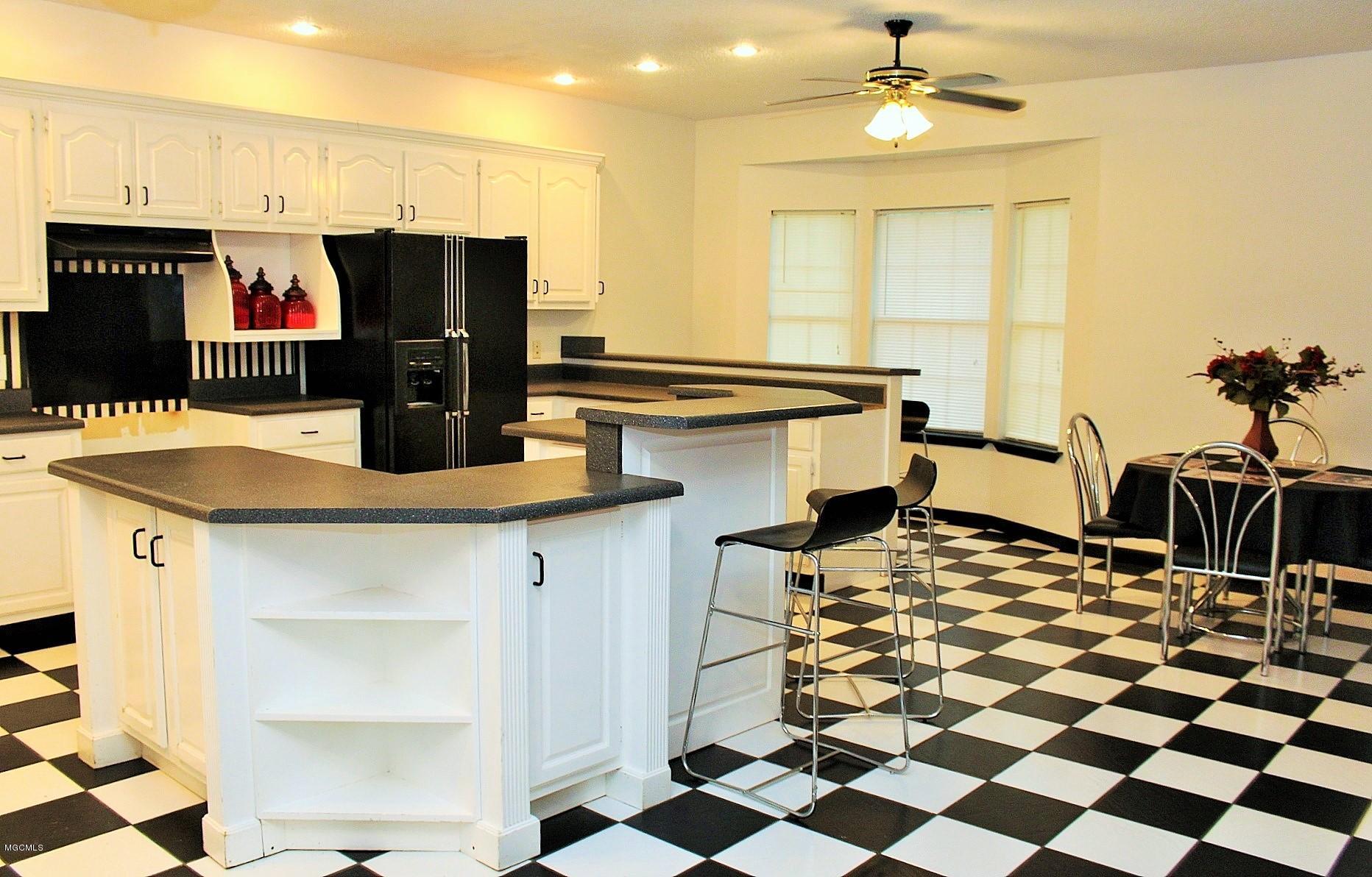 2915 Lee Pierce Road Moss Point, MS 39562 - Photo 6 of 40 Kitchen