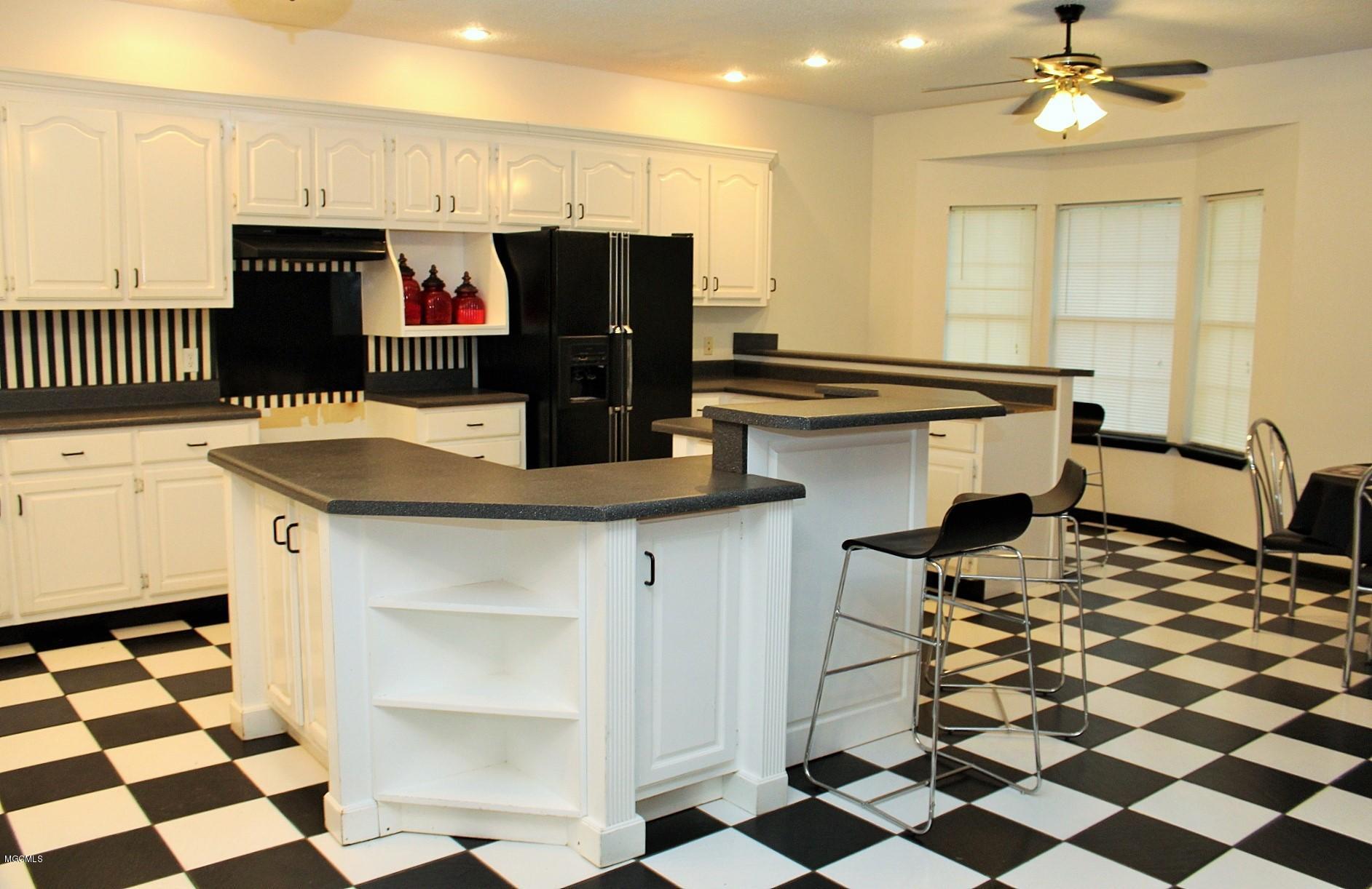 2915 Lee Pierce Road Moss Point, MS 39562 - Photo 7 of 40 Kitchen