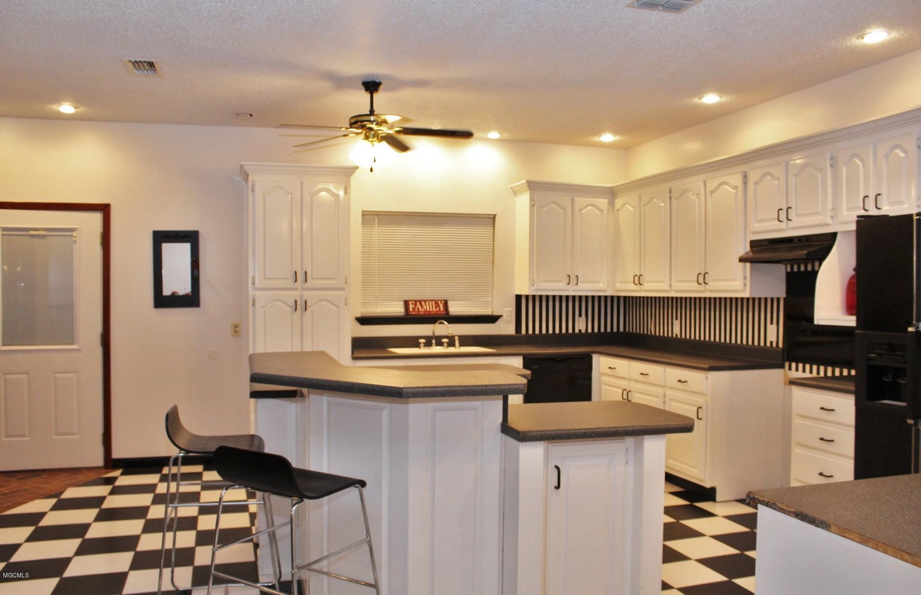 2915 Lee Pierce Road Moss Point, MS 39562 - Photo 8 of 40 Kitchen