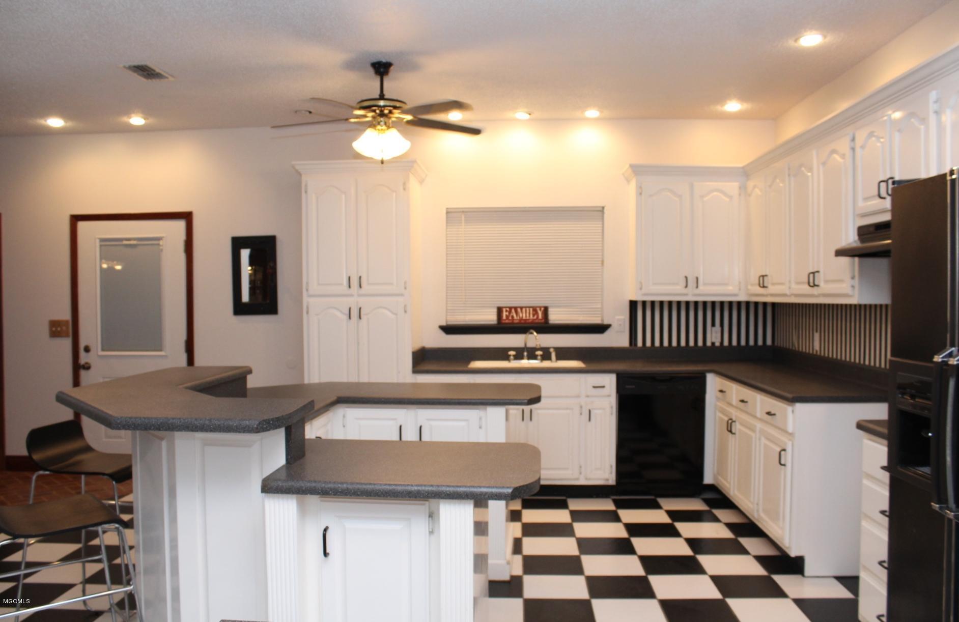 2915 Lee Pierce Road Moss Point, MS 39562 - Photo 9 of 40 Kitchen
