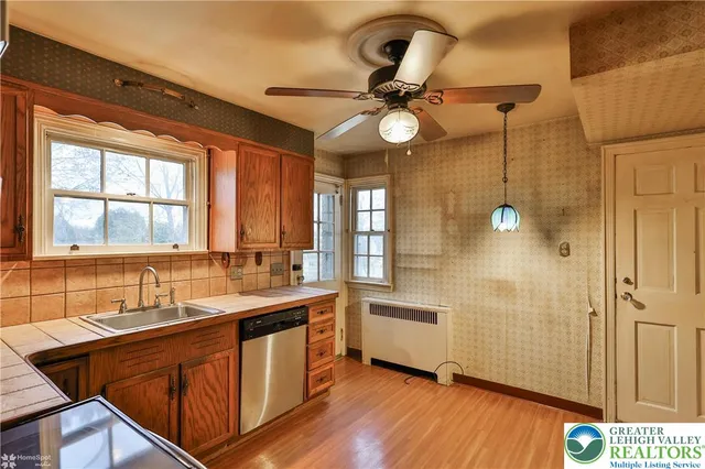 $425,000 | 1104 Raymond Avenue, Bethlehem, PA 18018