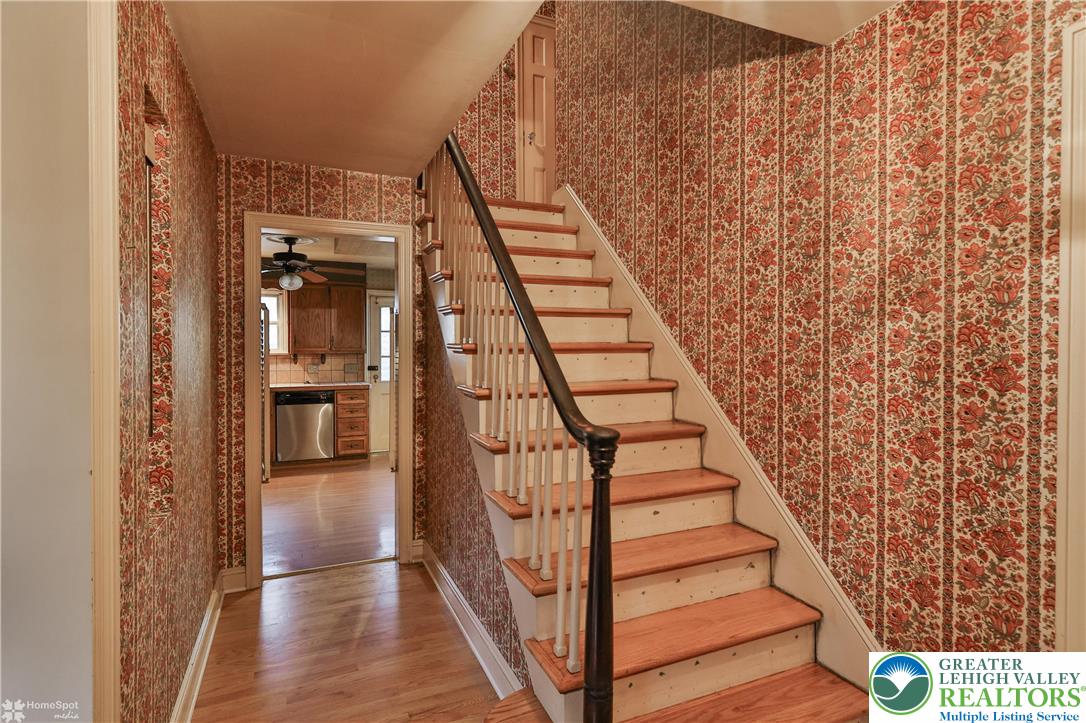 1104 Raymond Avenue Bethlehem, PA 18018 - Photo 5 of 67