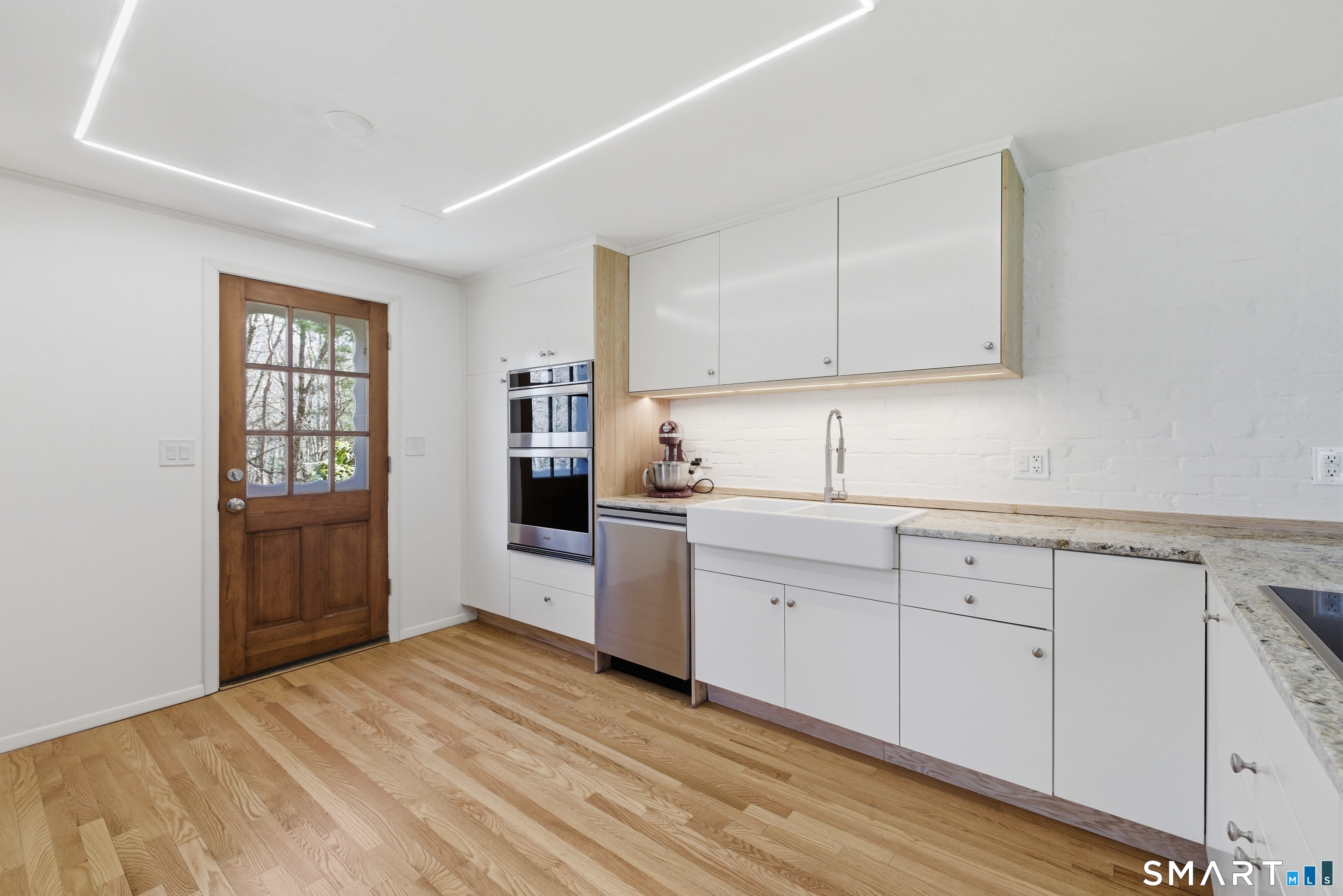 93 Old Meadow Plain Road Simsbury, CT 06089 - Photo 11 of 36