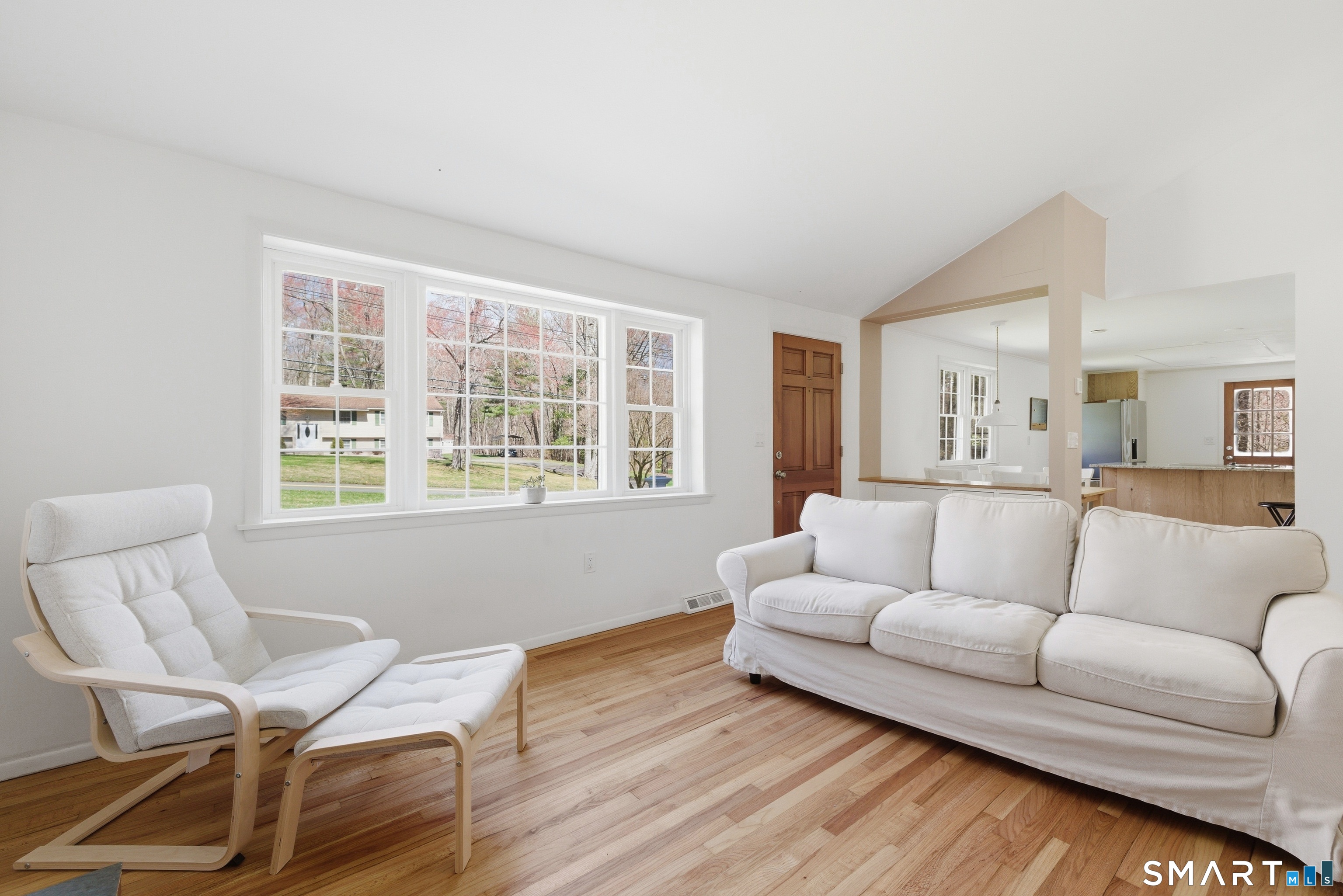 93 Old Meadow Plain Road Simsbury, CT 06089 - Photo 4 of 36