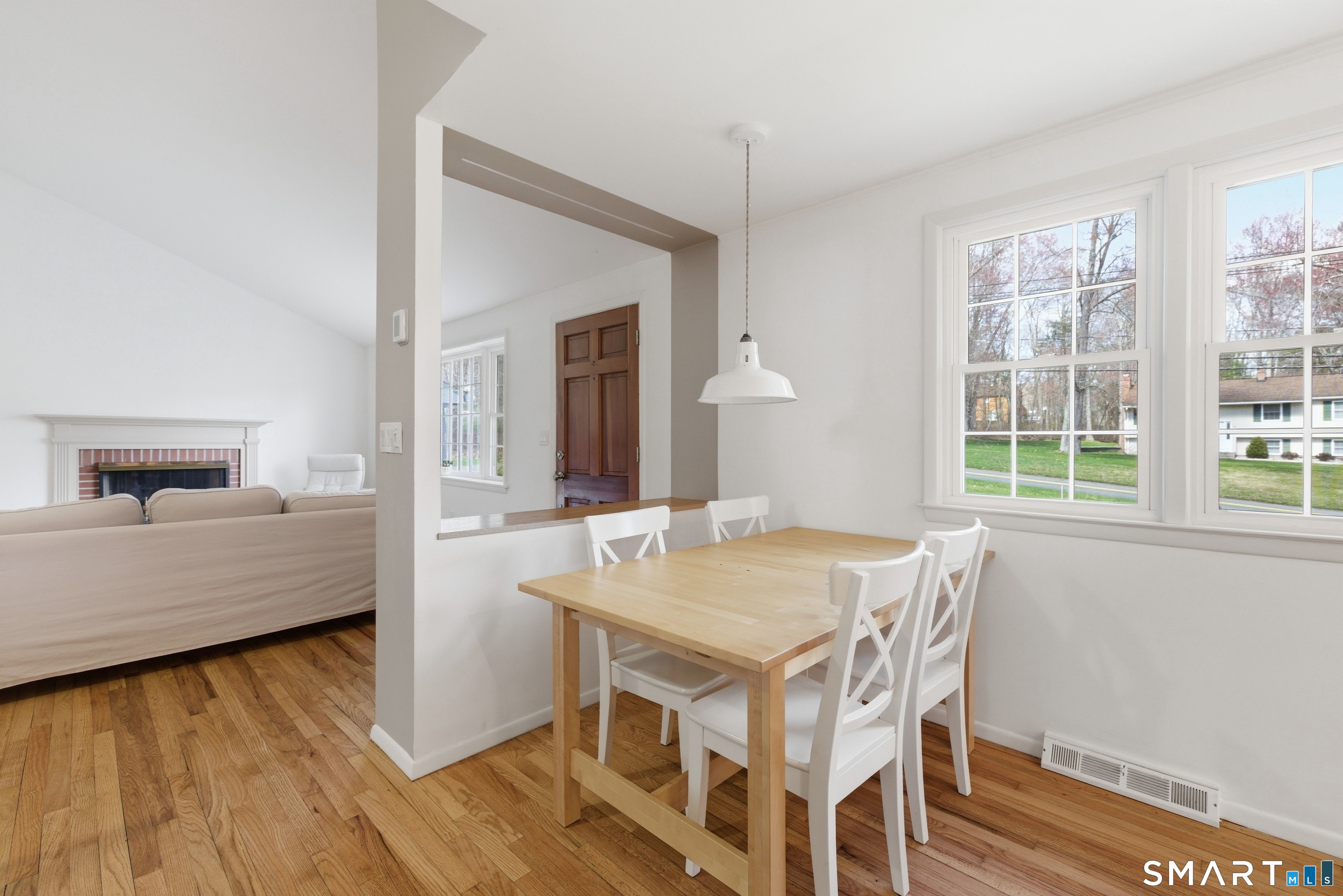 93 Old Meadow Plain Road Simsbury, CT 06089 - Photo 7 of 36