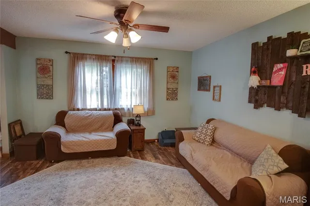 $187,185 | 307 North East Street, Carlinville, IL 62626