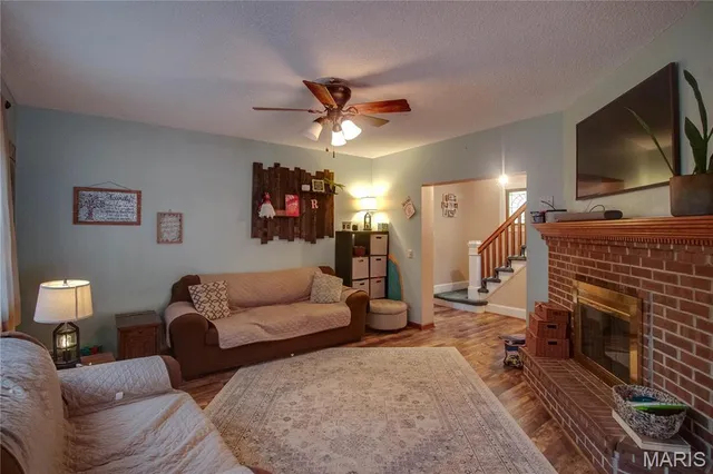 $187,185 | 307 North East Street, Carlinville, IL 62626