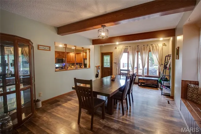 $187,185 | 307 North East Street, Carlinville, IL 62626