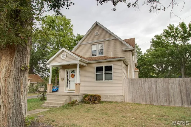 $187,185 | 307 North East Street, Carlinville, IL 62626