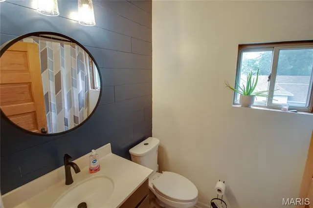 $187,185 | 307 North East Street, Carlinville, IL 62626