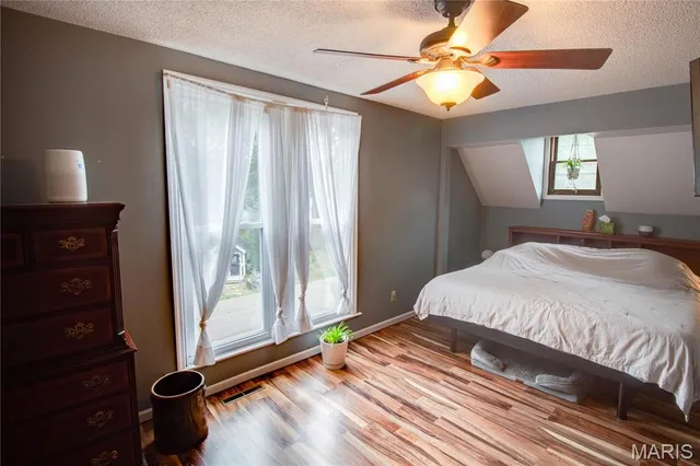 $187,185 | 307 North East Street, Carlinville, IL 62626