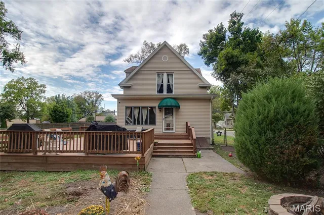 $187,185 | 307 North East Street, Carlinville, IL 62626