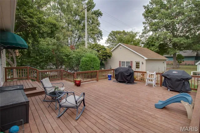 $187,185 | 307 North East Street, Carlinville, IL 62626